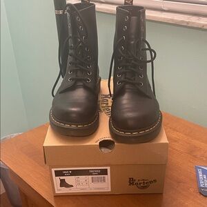 Dr. Martens air wair black lace boot size 9